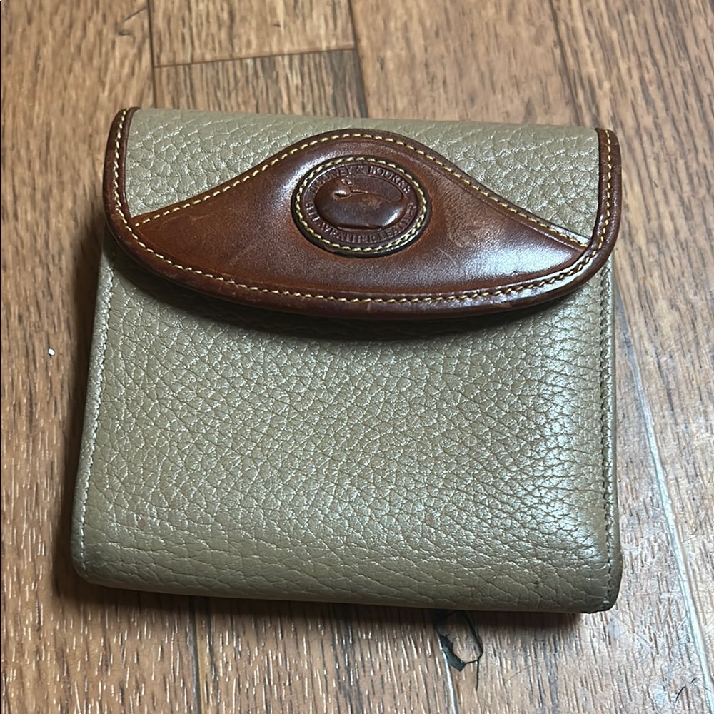 Dooney &Bourke Leather Wallet with Brown Trim - Picture 2 of 8